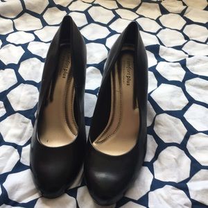 Never worn comfort plus heels size 9